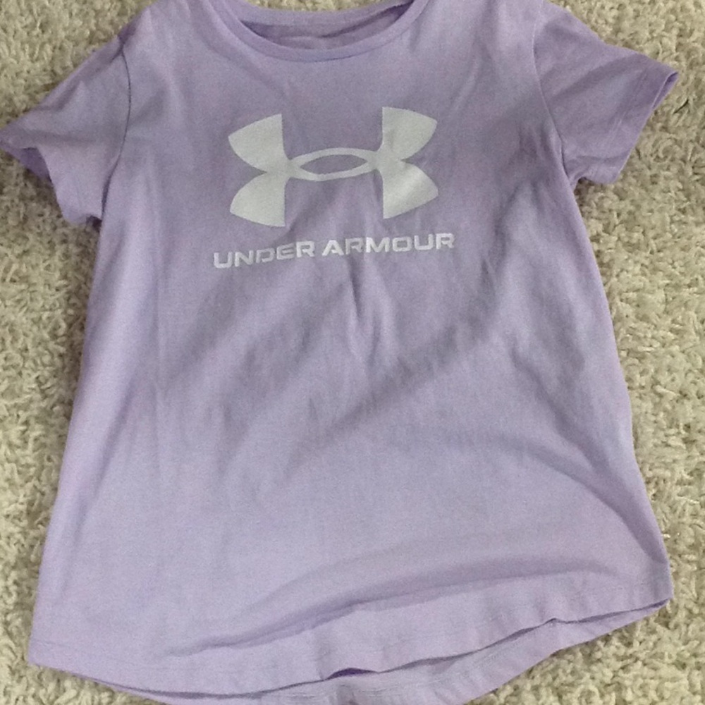 Girls under Armour t shirt
